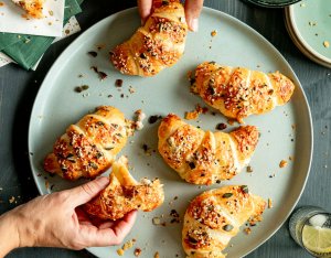 Sajtos-baconös croissant