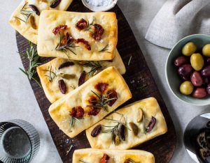 Mediterrán töltött focaccia