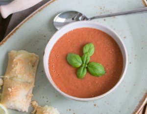 Gazpacho olívás stanglival