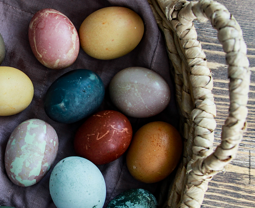 Húsvéti tojásfestés természetes módon
