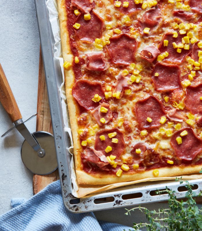 sonkás-szalámis pizza