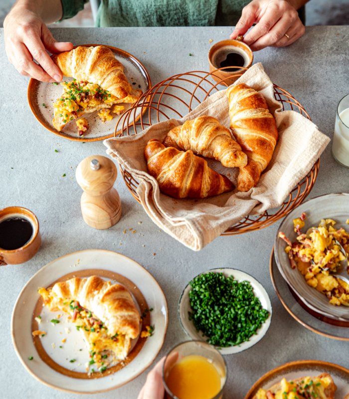 kiadós reggeli croissant