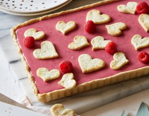 Szívecskés málnás torta