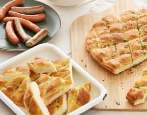 Fokhagymás-zöldfűszeres focaccia
