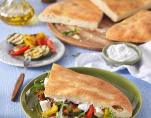 Grillzöldséggel töltött pita