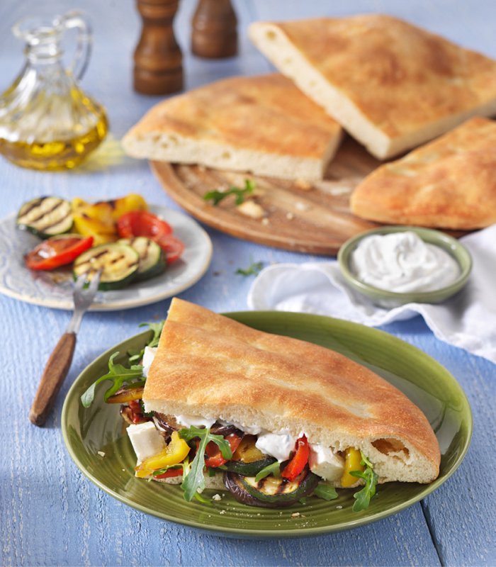 grillzöldséggel töltött pita