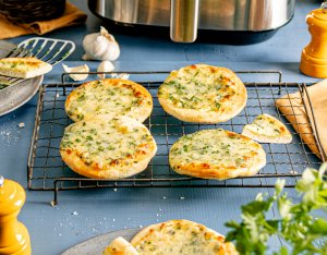 Sajtos-fokhagymás pizza snack