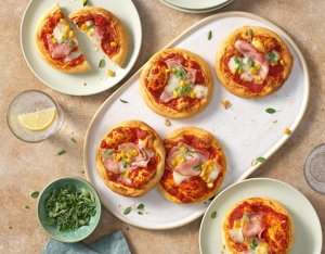 Sonkás-kukoricás mini pizzák